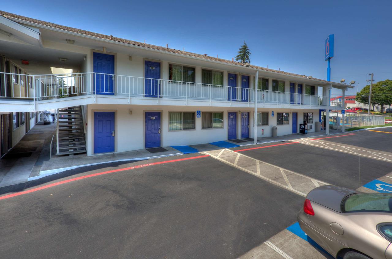 Motel 6-Tigard, Or - Portland South - Lake Oswego المظهر الخارجي الصورة