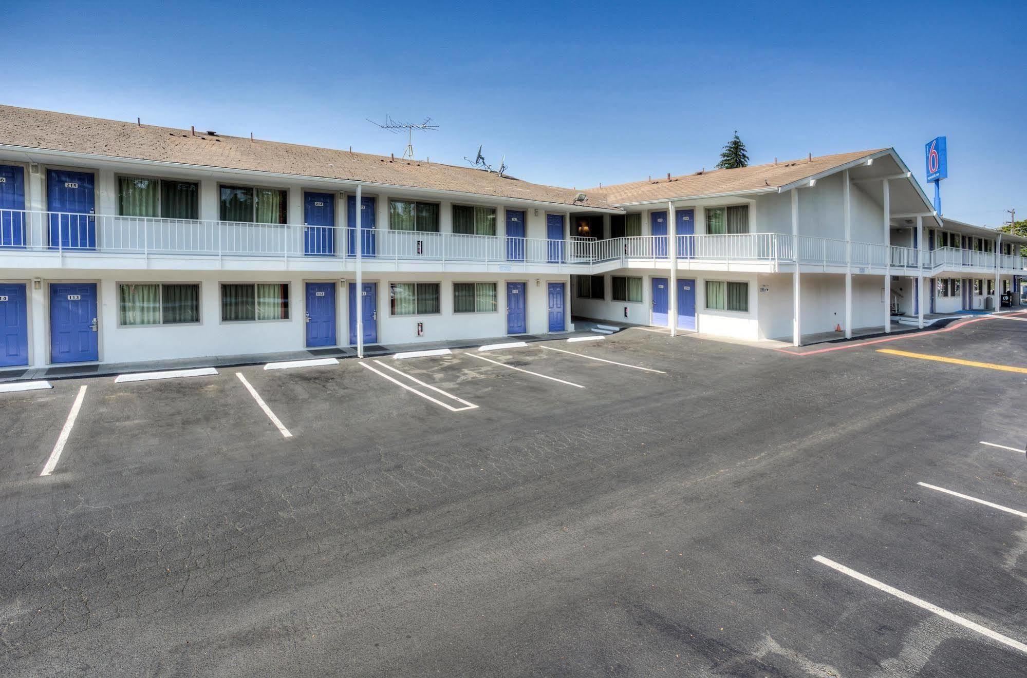 Motel 6-Tigard, Or - Portland South - Lake Oswego المظهر الخارجي الصورة