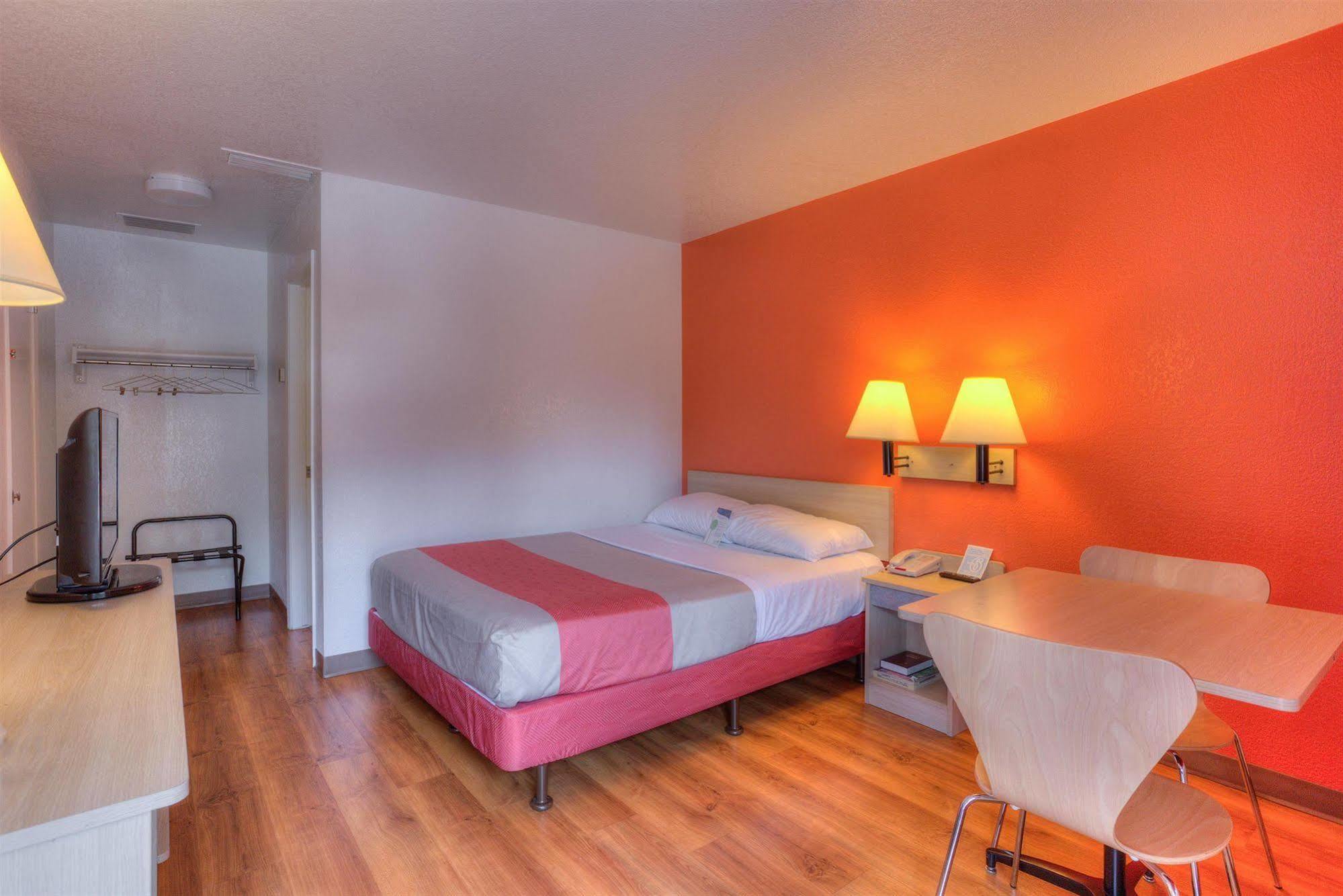 Motel 6-Tigard, Or - Portland South - Lake Oswego المظهر الخارجي الصورة